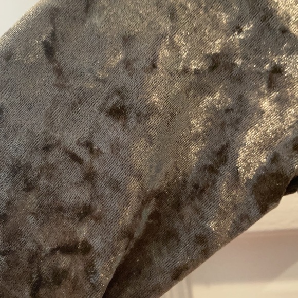 NWT!! LF Olive green velvet top - Picture 4 of 4